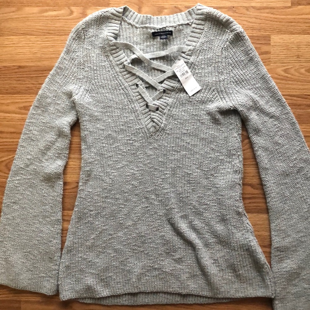 AE Chunky Lace-up Pullover